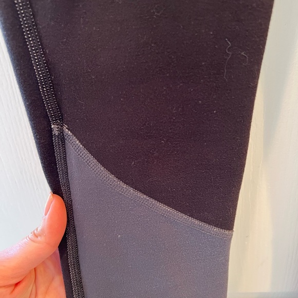 Lululemon Reversible Jogging Pants - Sz 4. Perfect for winter! - Picture 9 of 9